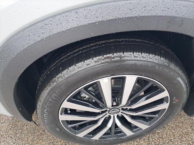 Photo of 2025 Brilliant Silver Metallic Nissan Pathfinder