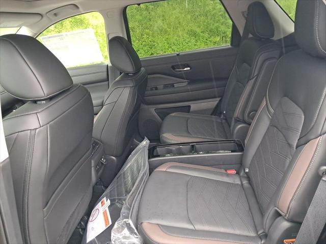 Photo of 2025 Brilliant Silver Metallic Nissan Pathfinder