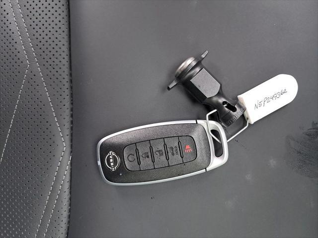 Photo of 2025 Brilliant Silver Metallic Nissan Pathfinder