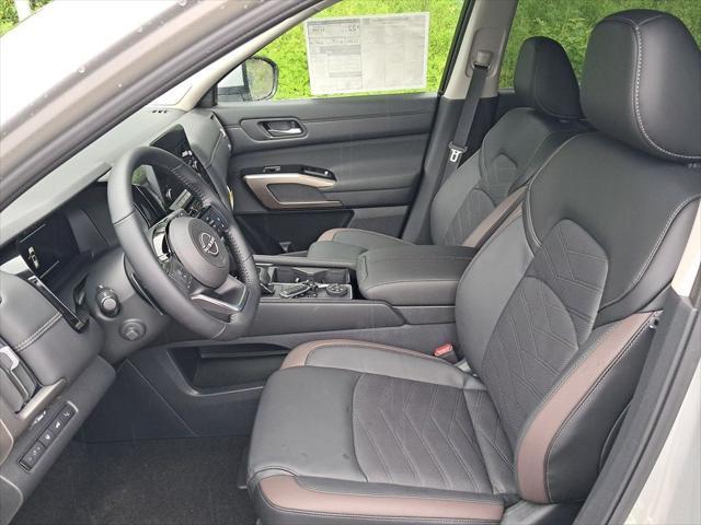 Photo of 2025 Brilliant Silver Metallic Nissan Pathfinder