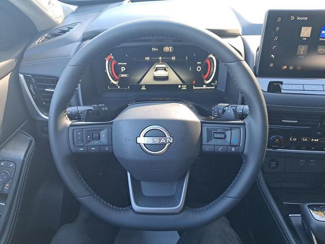 Photo of 2026 Everest White Pearl/Super Black Nissan Rogue