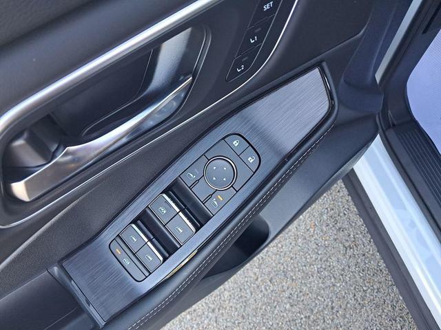 Photo of 2026 Everest White Pearl/Super Black Nissan Rogue
