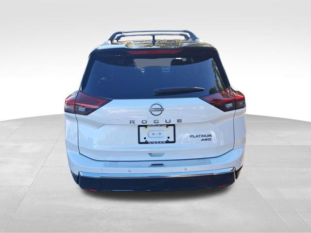 Photo of 2026 Everest White Pearl/Super Black Nissan Rogue