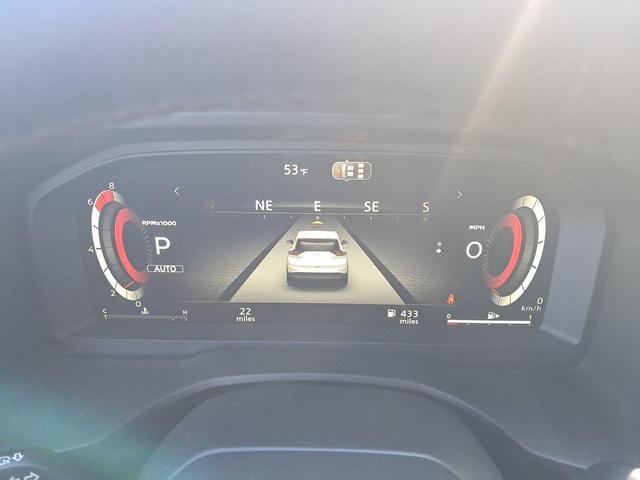 Photo of 2026 Everest White Pearl/Super Black Nissan Rogue