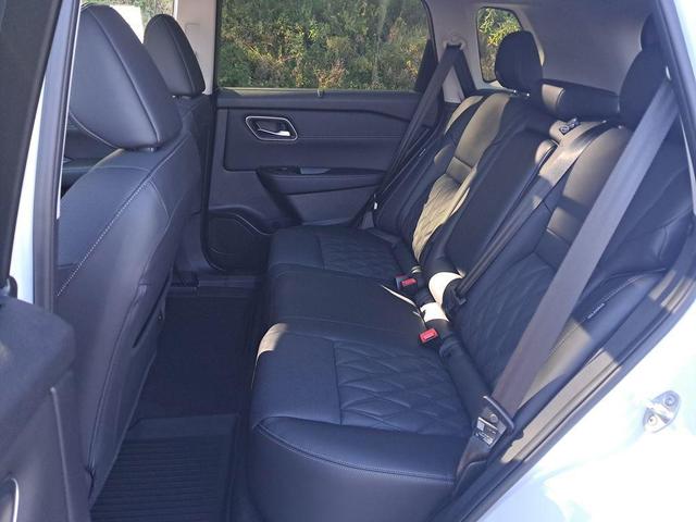 Photo of 2026 Everest White Pearl/Super Black Nissan Rogue
