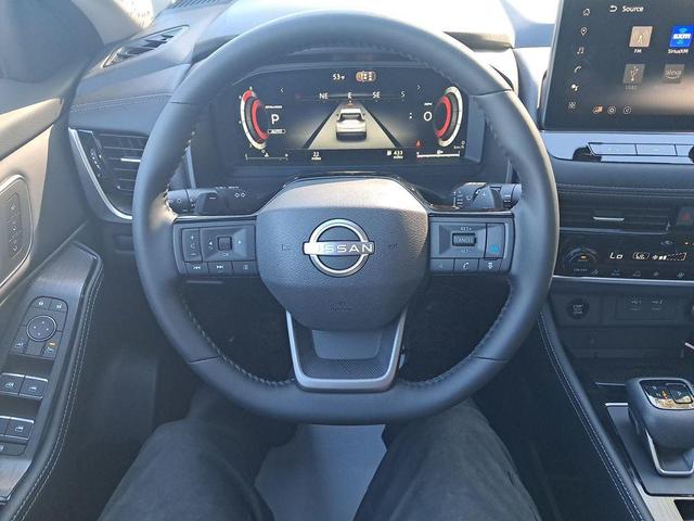 Photo of 2026 Everest White Pearl/Super Black Nissan Rogue