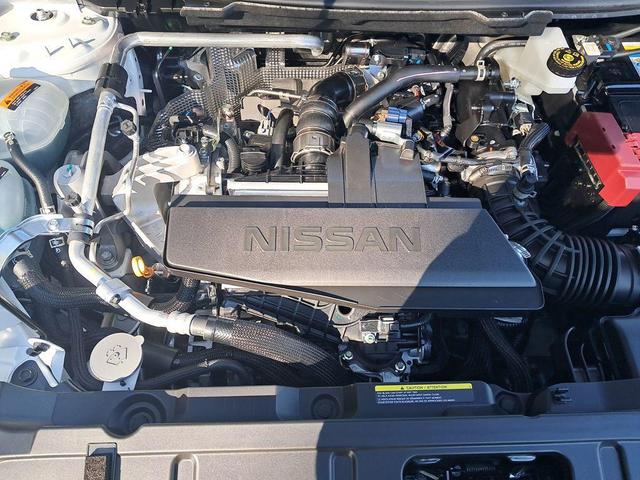 Photo of 2026 Everest White Pearl/Super Black Nissan Rogue