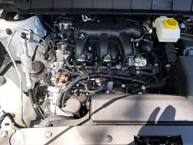 Photo of 2025 Everest White Pearl Tricoat Nissan Pathfinder