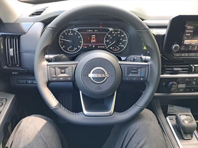 Photo of 2025 Everest White Pearl Tricoat Nissan Pathfinder