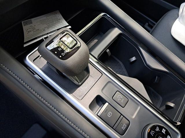 Photo of 2025 Everest White Pearl Tricoat Nissan Pathfinder