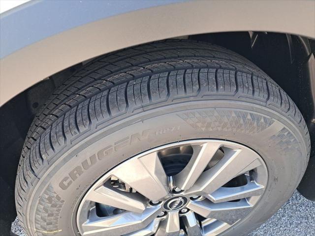 Photo of 2025 Everest White Pearl Tricoat Nissan Pathfinder
