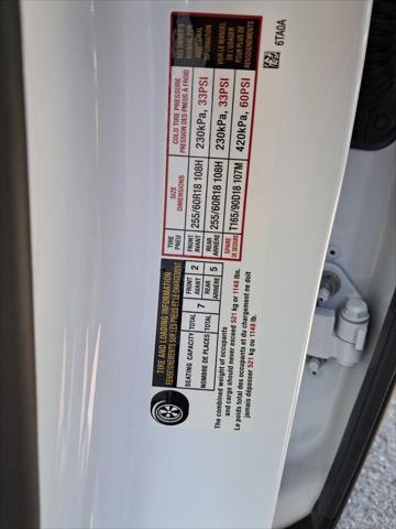 Photo of 2025 Everest White Pearl Tricoat Nissan Pathfinder
