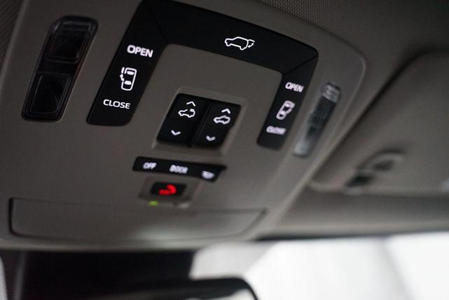 Photo of 2025 Midnight Black Metallic Toyota Sienna