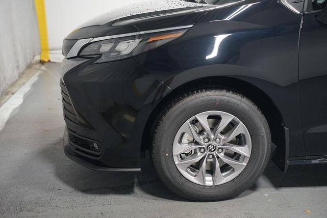 Photo of 2025 Midnight Black Metallic Toyota Sienna