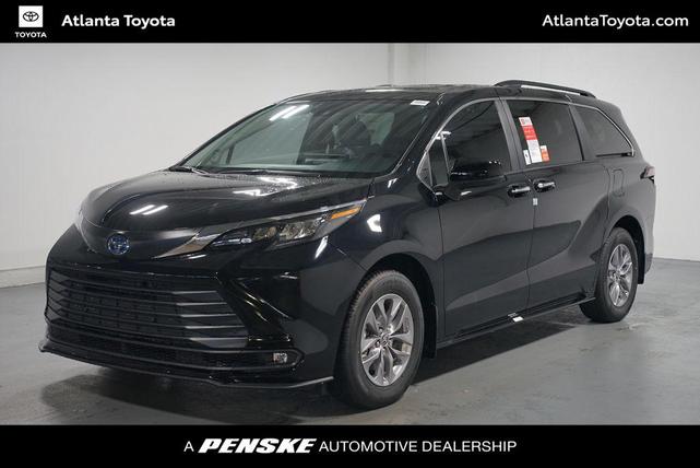 Photo of 2025 Midnight Black Metallic Toyota Sienna