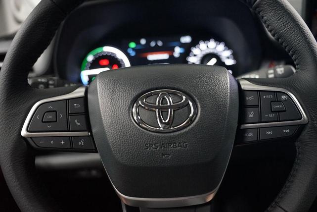 Photo of 2025 Midnight Black Metallic Toyota Sienna