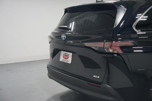 Photo of 2025 Midnight Black Metallic Toyota Sienna