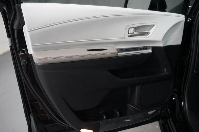 Photo of 2025 Midnight Black Metallic Toyota Sienna