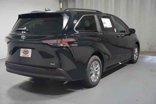 Photo of 2025 Midnight Black Metallic Toyota Sienna