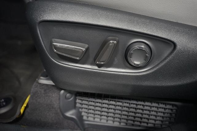 Photo of 2025 Midnight Black Metallic Toyota Sienna