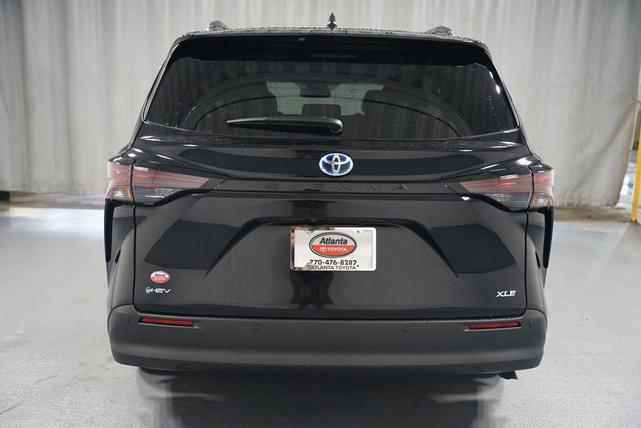 Photo of 2025 Midnight Black Metallic Toyota Sienna