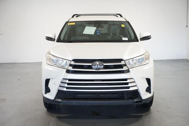 Photo of 2017 Blizzard Pearl Toyota Highlander
