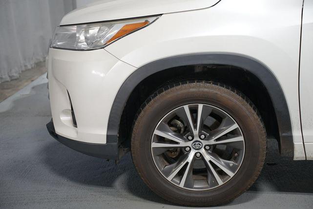 Photo of 2017 Blizzard Pearl Toyota Highlander