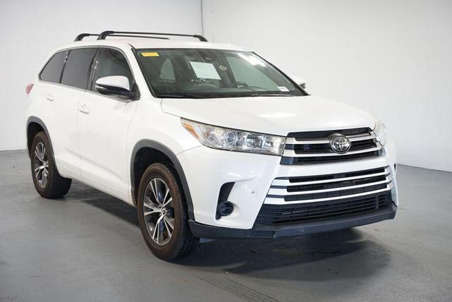 Photo of 2017 Blizzard Pearl Toyota Highlander