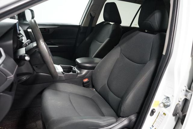 Photo of 2021 Super White Toyota RAV4