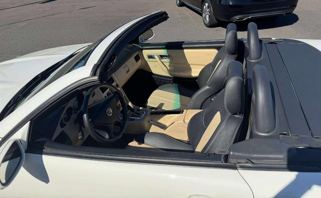 Photo of 2004 Alabaster White (non-metallic) Mercedes-Benz SLK-Class