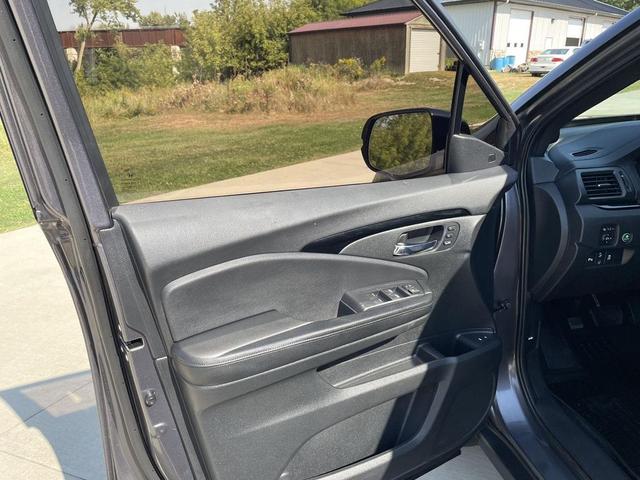 Photo of 2019 Modern Steel Metallic Honda Passport