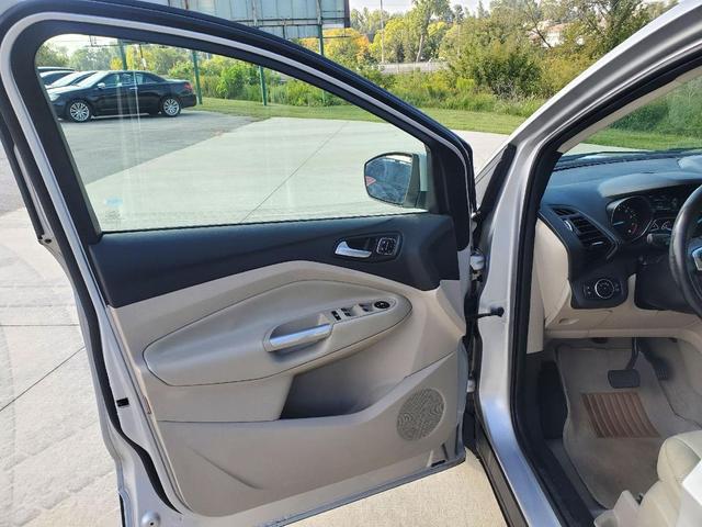 Photo of 2016 Ingot Silver Ford Escape