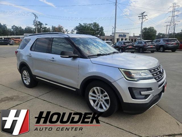Photo of 2016 Ingot Silver Metallic Ford Explorer