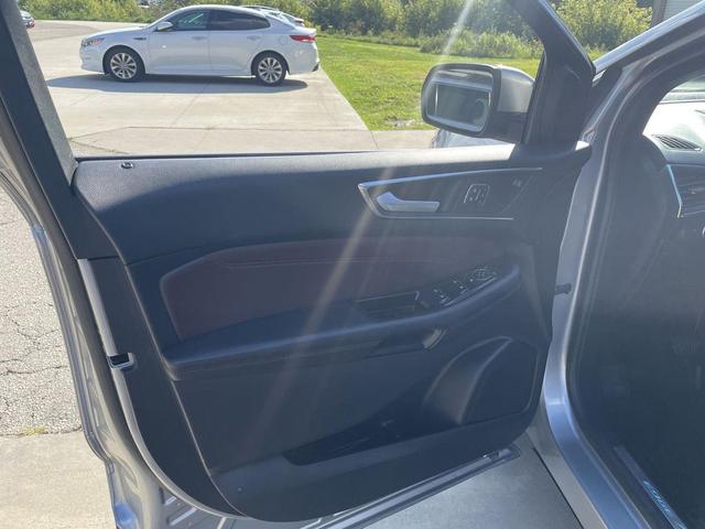 Photo of 2020 Iconic Silver Metallic Ford Edge