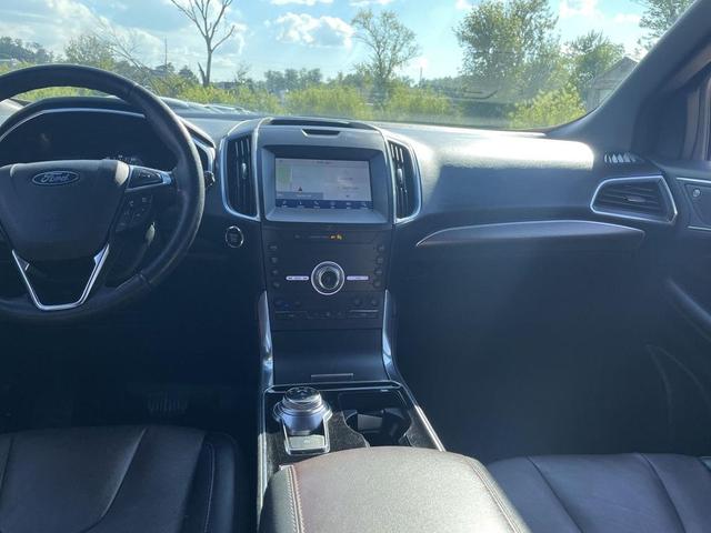 Photo of 2020 Iconic Silver Metallic Ford Edge