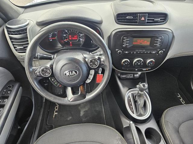 Photo of 2015 Clear White Kia Soul