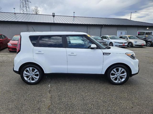 Photo of 2015 Clear White Kia Soul