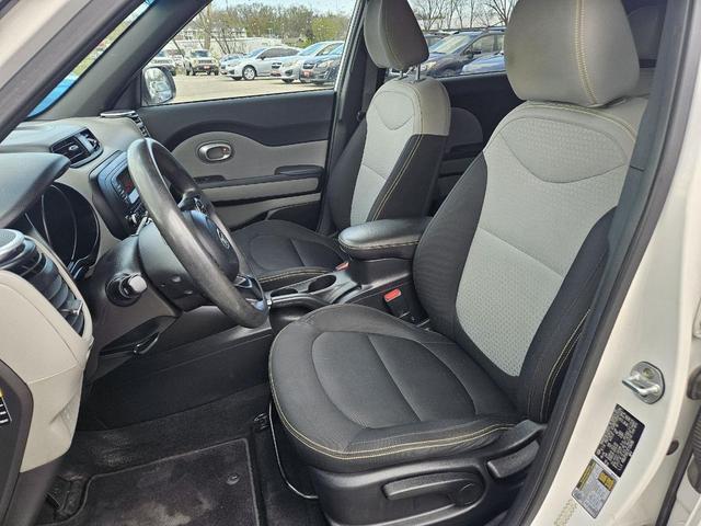 Photo of 2015 Clear White Kia Soul