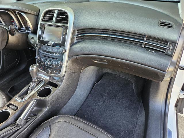 Photo of 2015 Iridescent Pearl Tricoat Chevrolet Malibu
