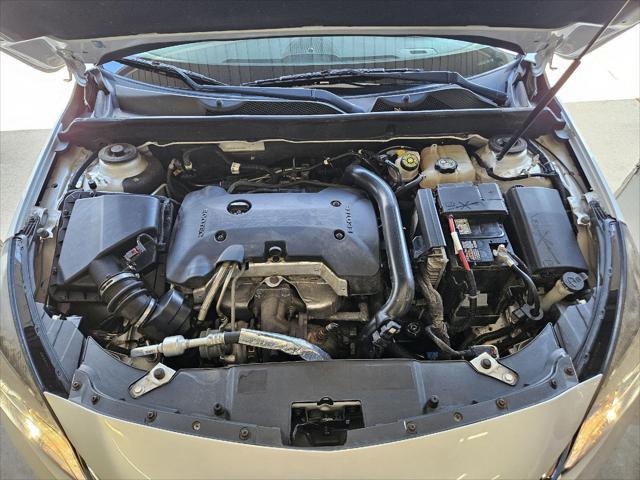 Photo of 2015 Iridescent Pearl Tricoat Chevrolet Malibu