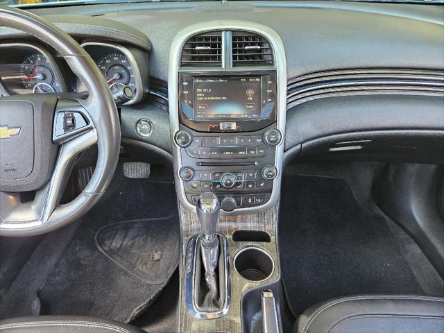 Photo of 2015 Iridescent Pearl Tricoat Chevrolet Malibu