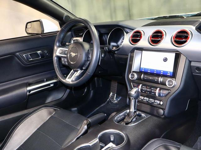 Photo of 2020 Oxford White Ford Mustang