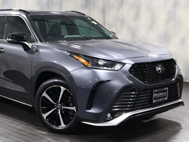 Photo of 2022 Magnetic Gray Toyota Highlander