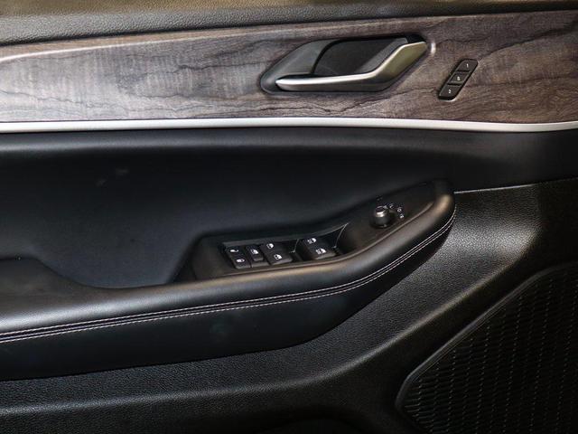 Photo of 2023 Midnight Sky Jeep Grand Cherokee