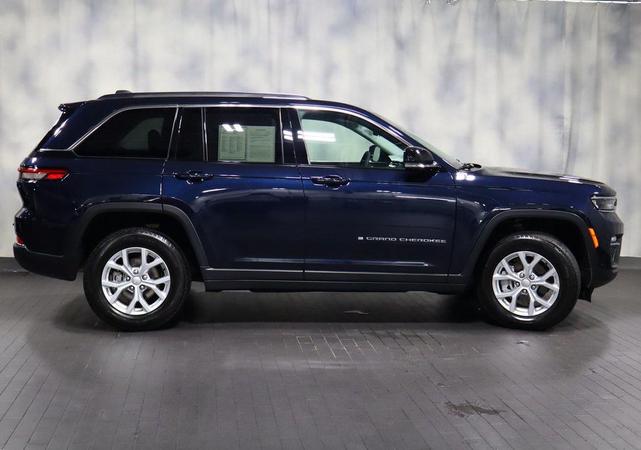Photo of 2023 Midnight Sky Jeep Grand Cherokee