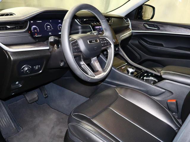 Photo of 2023 Midnight Sky Jeep Grand Cherokee