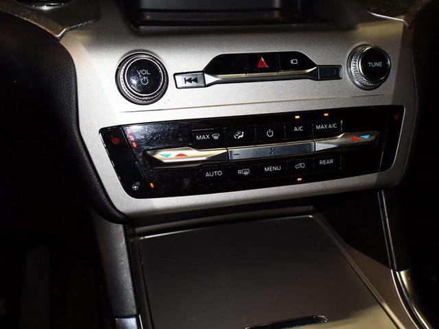 Photo of 2022 FORGED GREEN METALLIC Ford Explorer