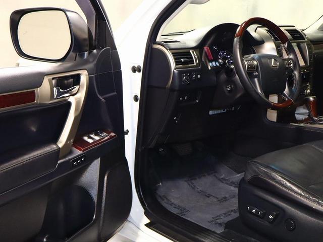 Photo of 2017 Starfire Pearl Lexus GX 460