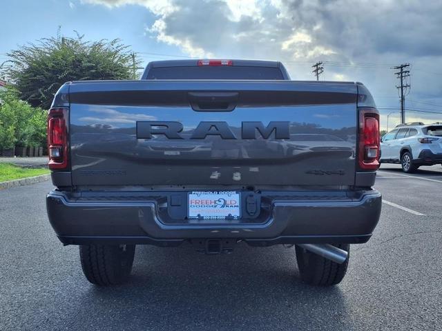 Photo of 2025 Granite Crystal Clearcoat Metallic RAM 2500