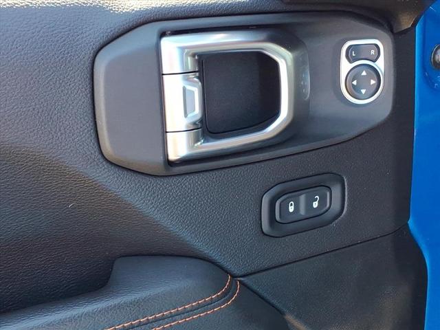 Photo of 2020 Hydro Blue Pearlcoat Jeep Gladiator